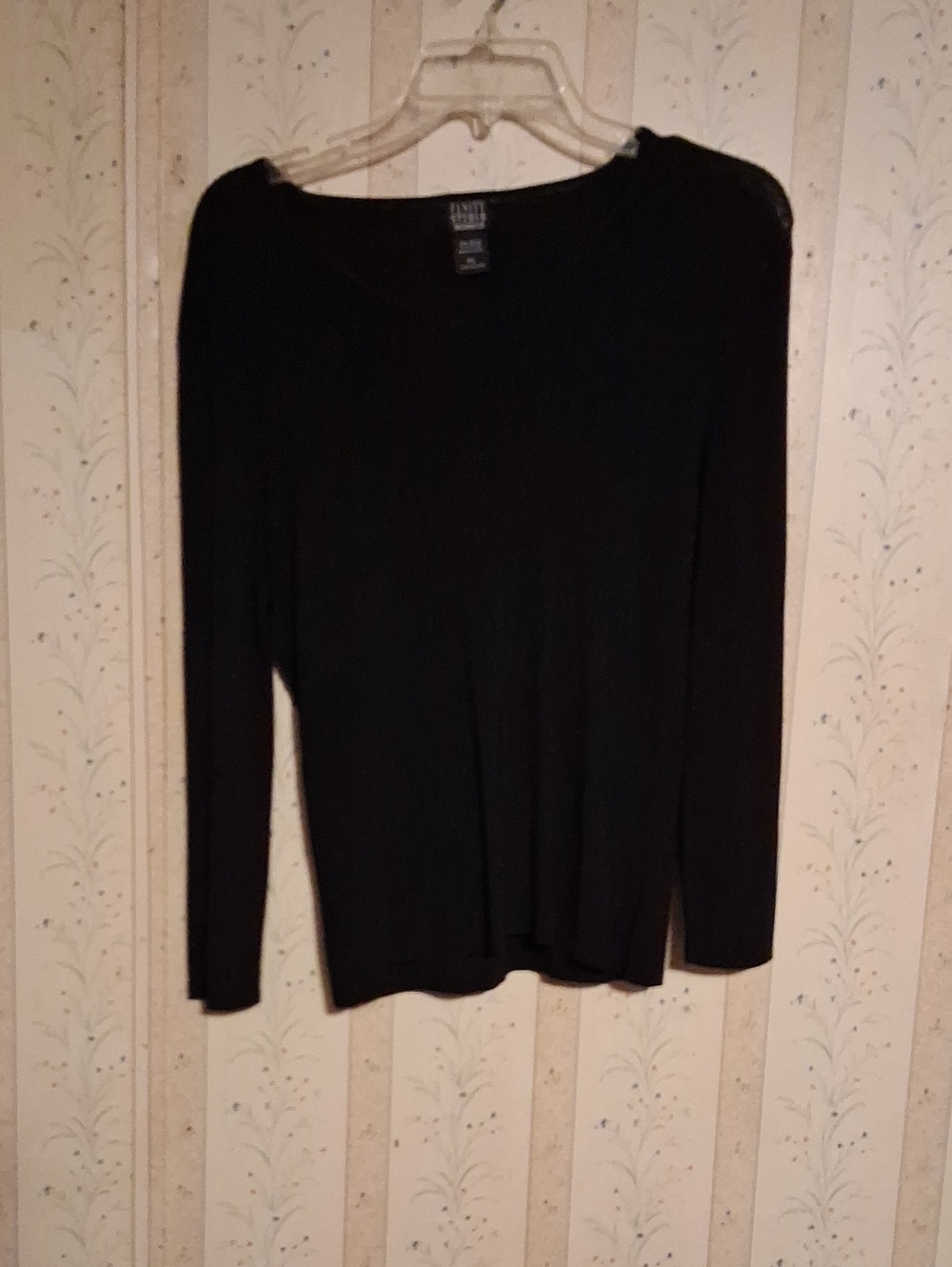 Women's Black Long-Sleeve Crew Neck Top
